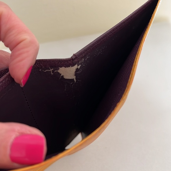 Louis Vuitton Epi Wallet - Picture 8 of 10